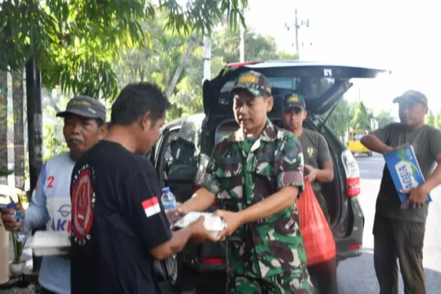 Jumat Berkah, Kodim Ponorogo Berbagi Bahagia dengan Warga