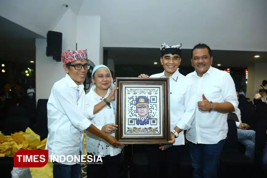Kapolresta Banyuwangi Kombes Rofiq Dapat Kado Spesial Lukisan QR Art