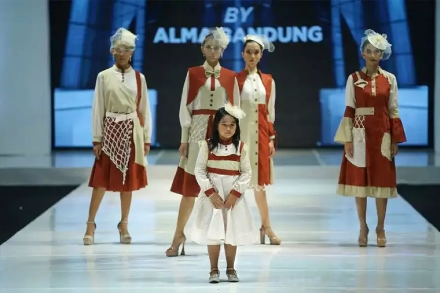 Alma Keinarra Rahmadiandra Hadirkan Koleksi “Daphne: From My Bedtime Stories to Yours” di Malang Fashion Week