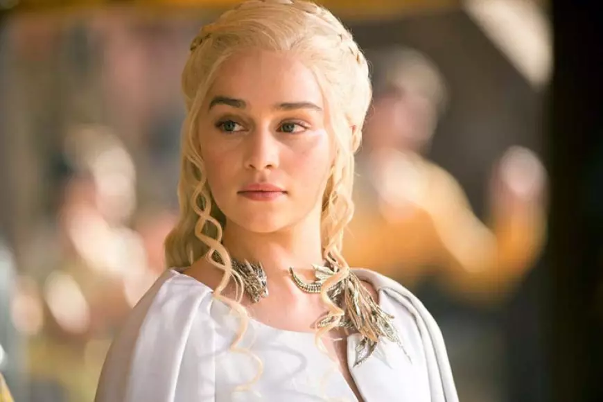Emilia Clarke Ucap Selamat Tinggal pada Dunia Naga Game of Thrones