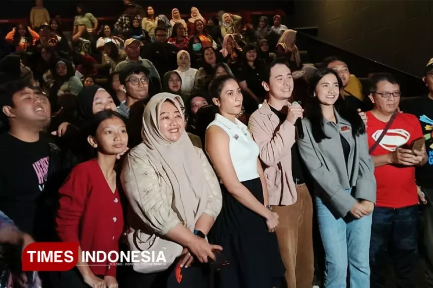 Aksi Emosional Warnai Nobar Penerbangan Terakhir di CGV BG Junction Surabaya